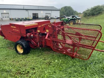 Image of New Holland 326 equipment image 2