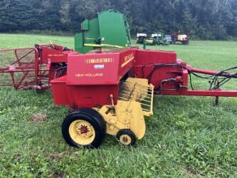 1987 New Holland 326 Equipment Image0