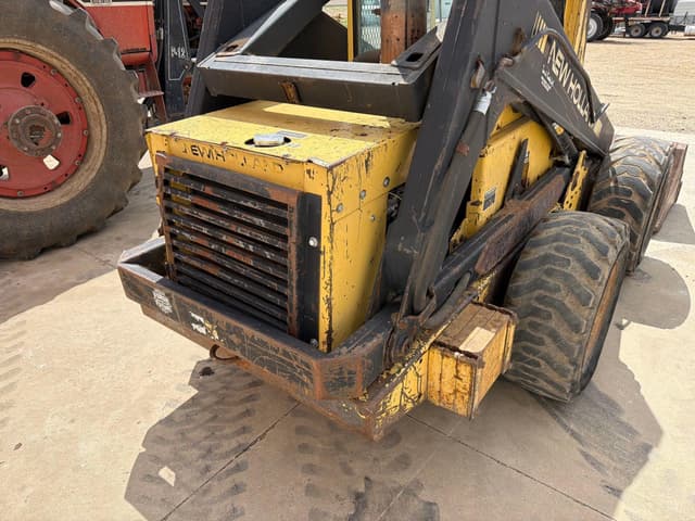 Image of New Holland L785 equipment image 4