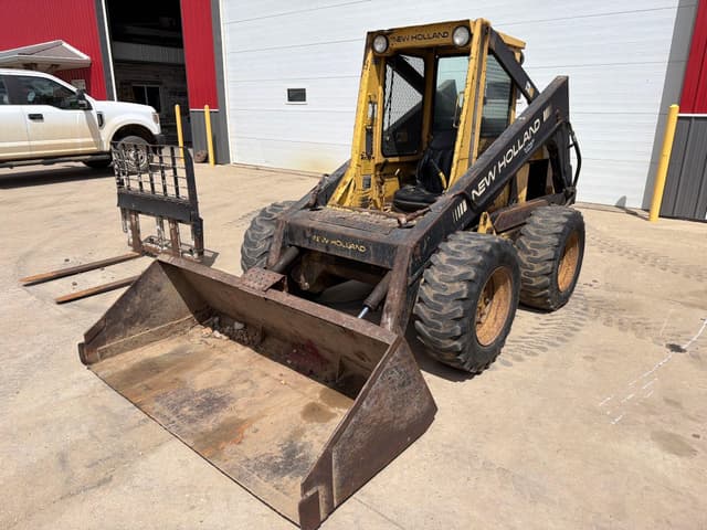 Image of New Holland L785 equipment image 1