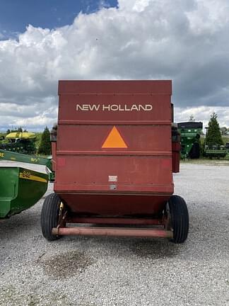 Image of New Holland 853 equipment image 2