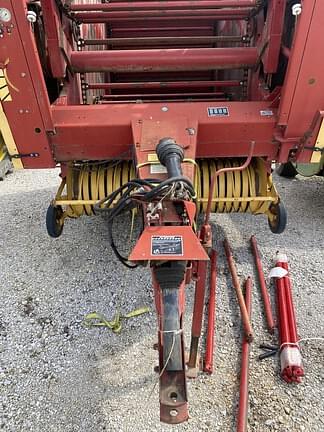 Image of New Holland 853 equipment image 4