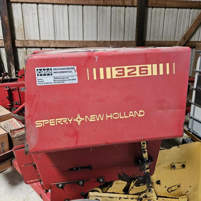 Image of New Holland 326 equipment image 2