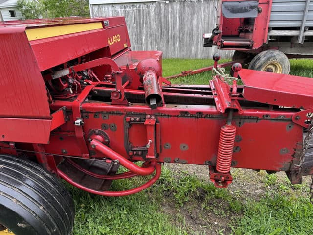 Image of New Holland 326 equipment image 2