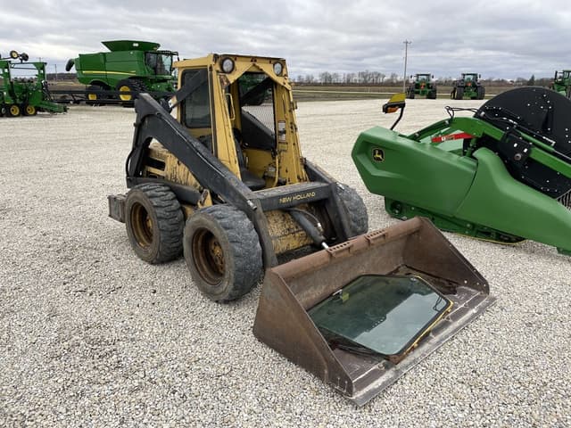 Image of New Holland L555 equipment image 2