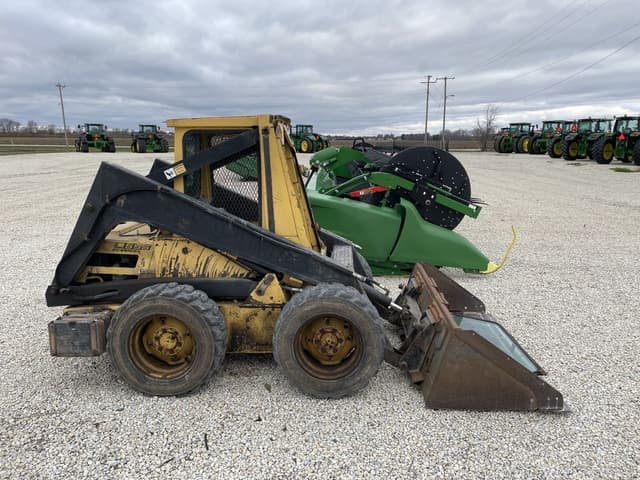 Image of New Holland L555 equipment image 3