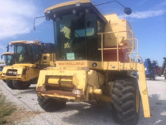 1987 New Holland TR86 Equipment Image0