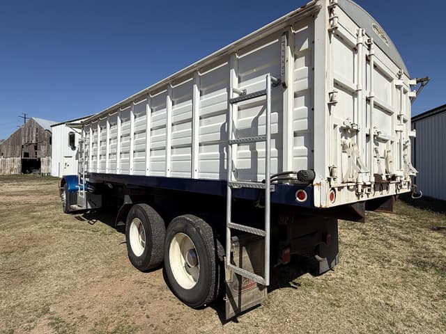 Image of Peterbilt 349 equipment image 4