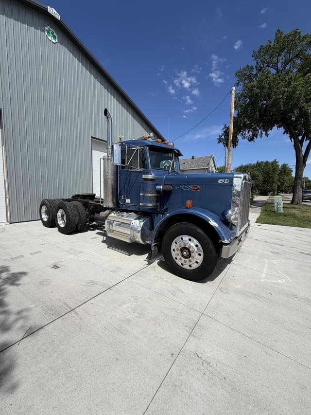 Image of Peterbilt 359 equipment image 2
