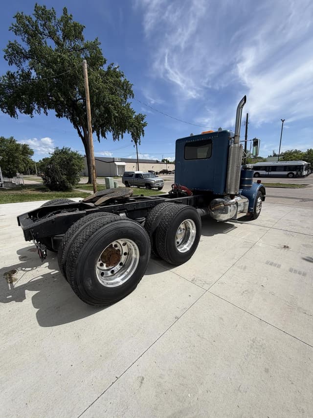 Image of Peterbilt 359 equipment image 3