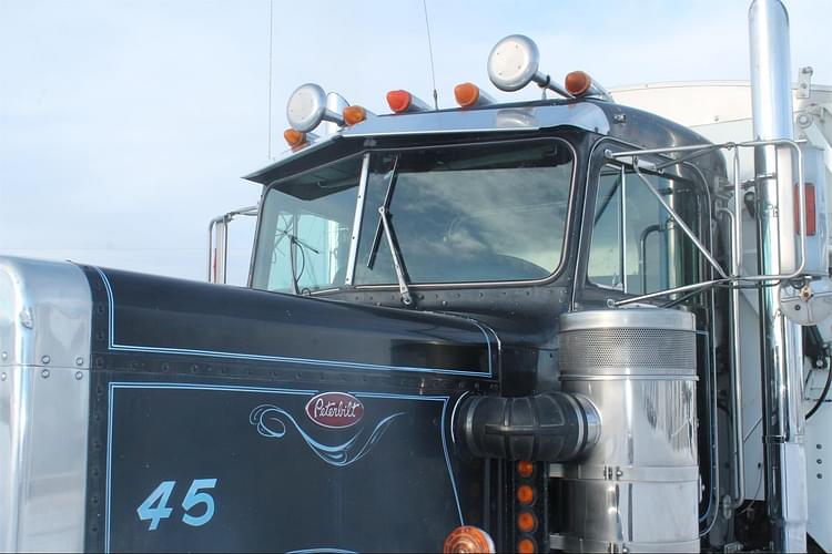 Main image Peterbilt 359 10