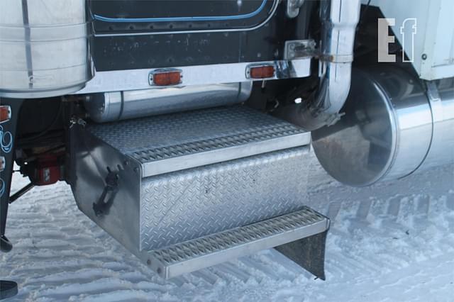 Thumbnail image Peterbilt 359 11