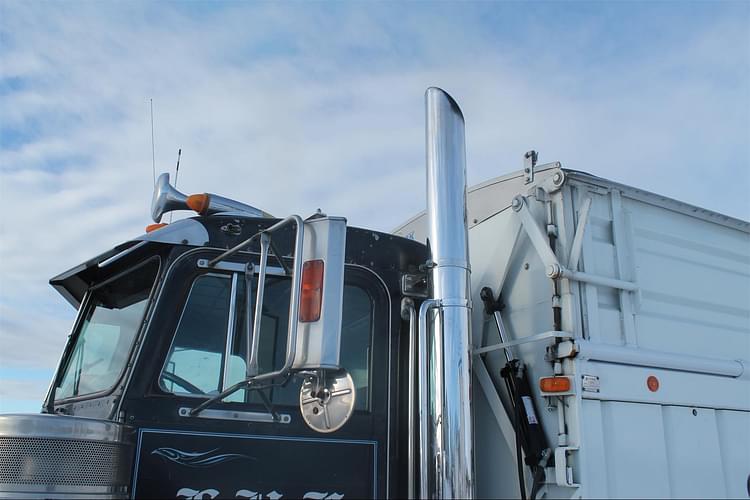 Main image Peterbilt 359 12