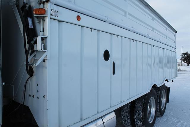 Thumbnail image Peterbilt 359 13