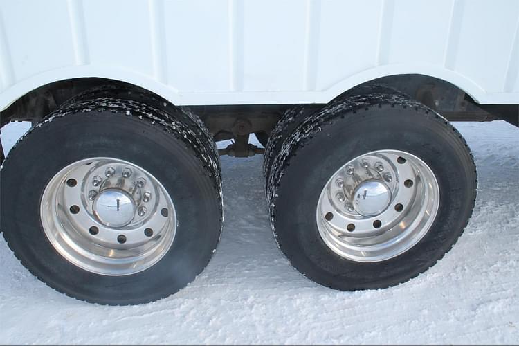 Main image Peterbilt 359 29