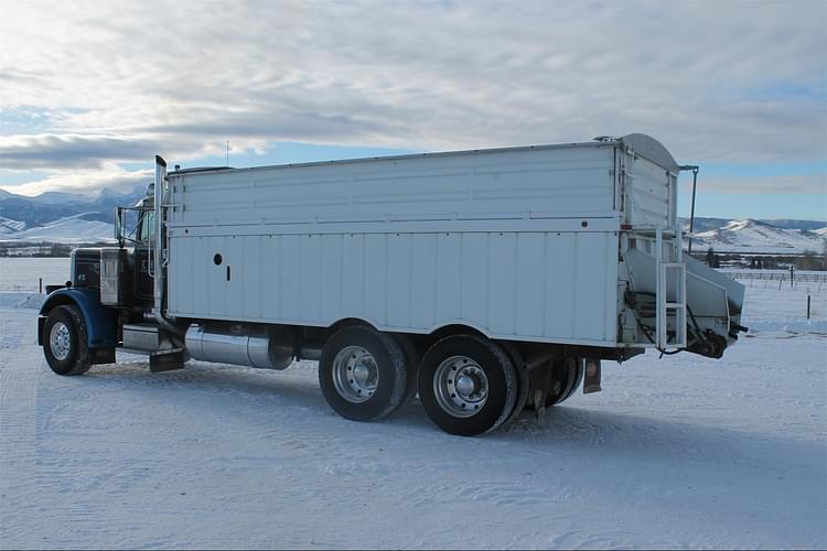 Main image Peterbilt 359 3