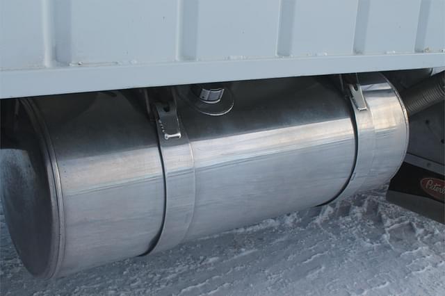 Thumbnail image Peterbilt 359 30
