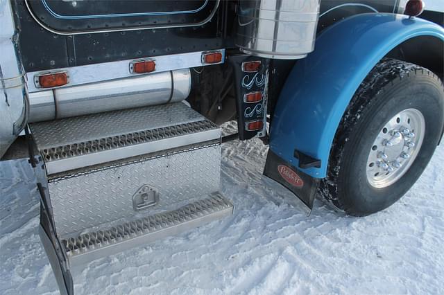 Thumbnail image Peterbilt 359 31