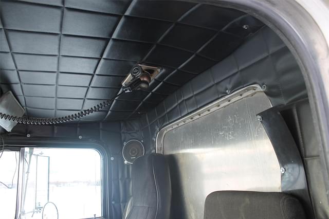 Thumbnail image Peterbilt 359 46