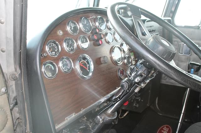 Thumbnail image Peterbilt 359 48
