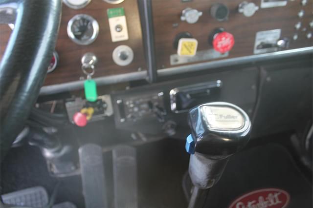 Thumbnail image Peterbilt 359 52