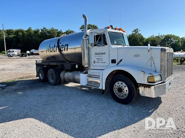 Image of Peterbilt 377 equipment image 4
