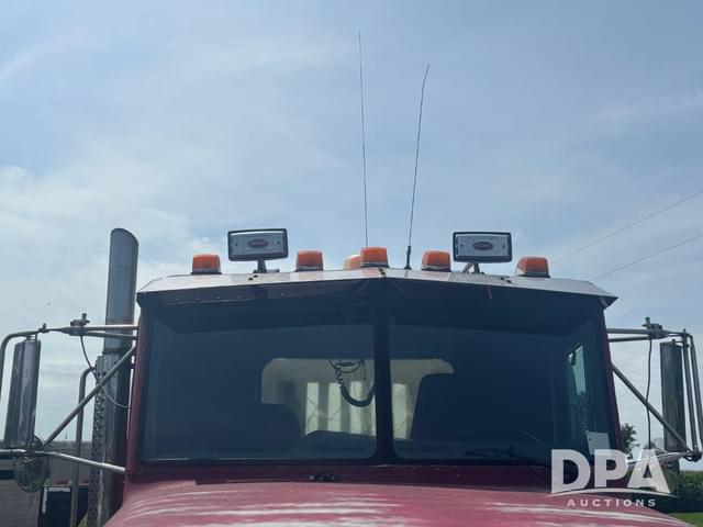 Image of Peterbilt 377 equipment image 1