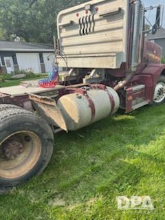Image of Peterbilt 377 equipment image 3