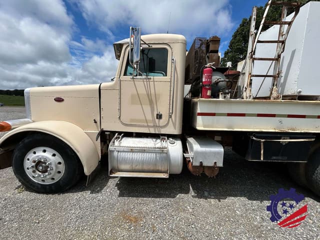 Image of Peterbilt 379 equipment image 1