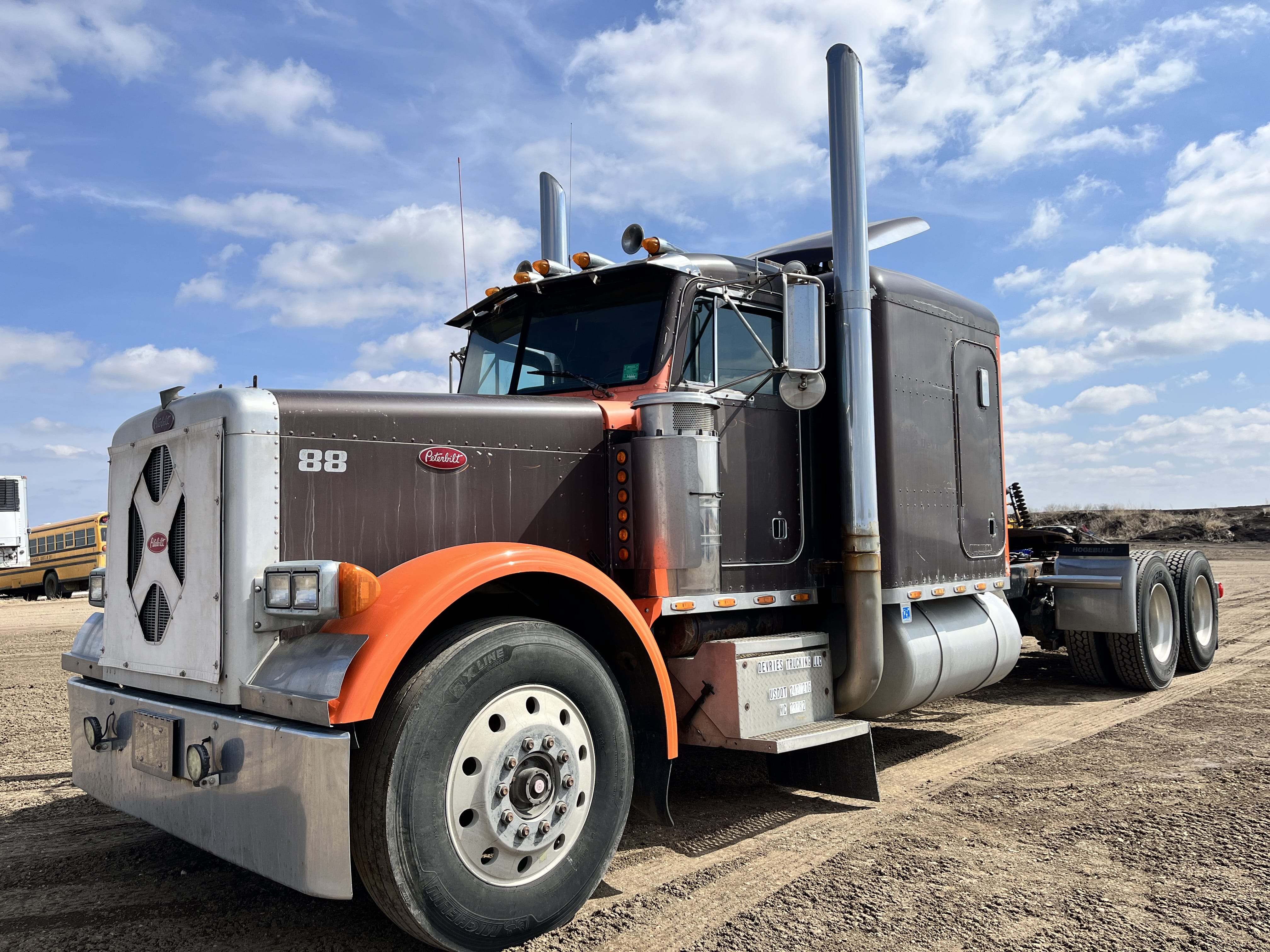 Main image Peterbilt 379