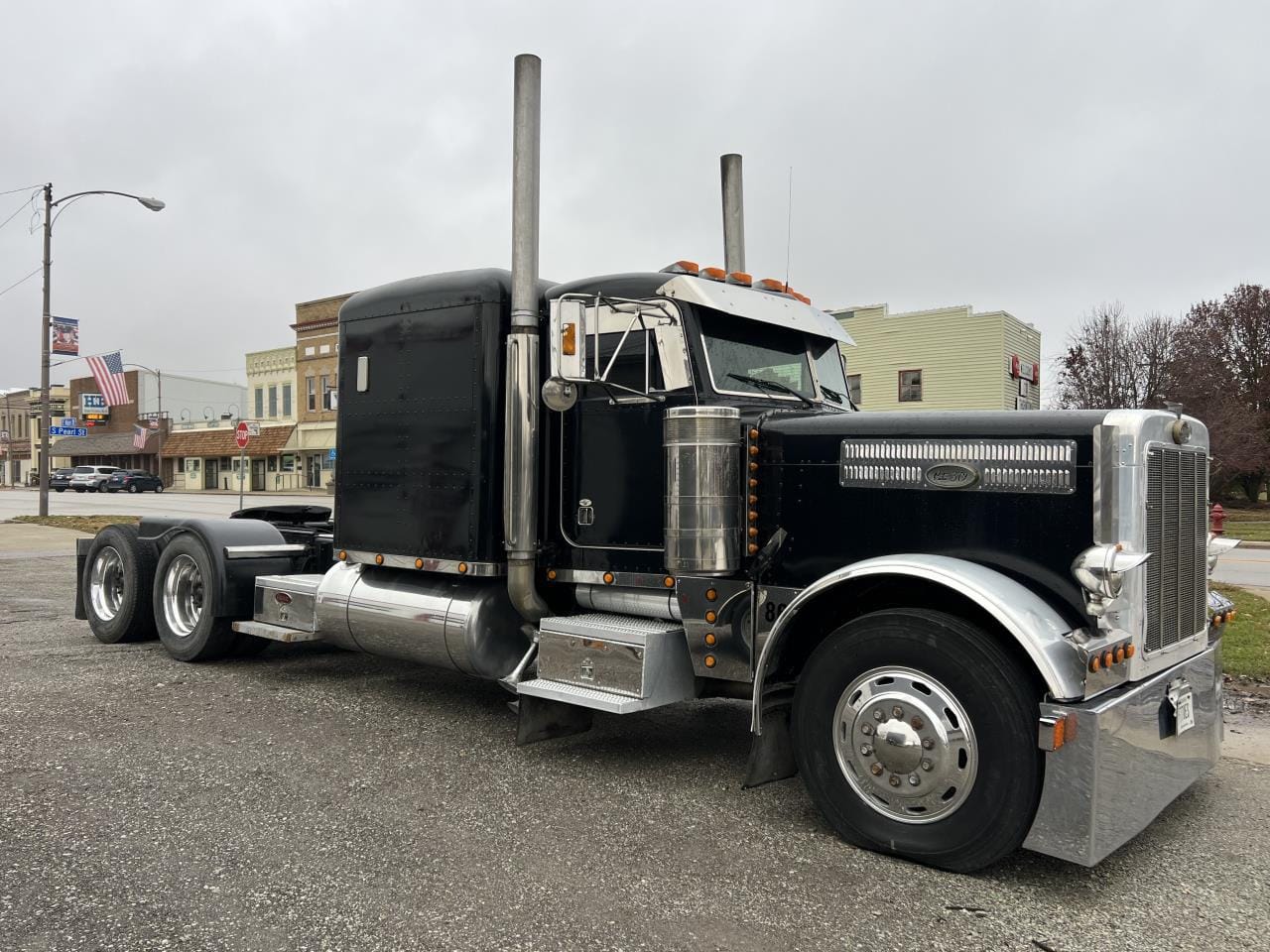 Main image Peterbilt 379