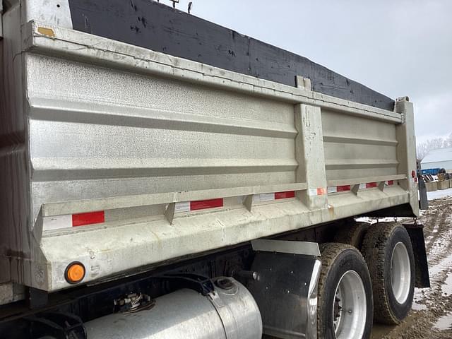 Thumbnail image Peterbilt 382 21