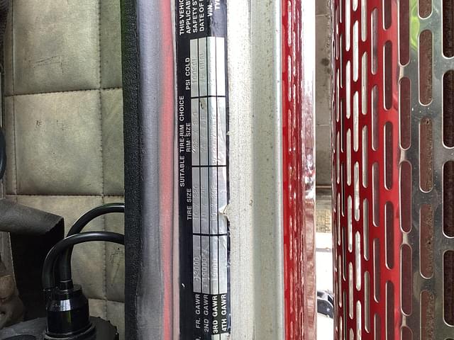 Thumbnail image Peterbilt 382 32