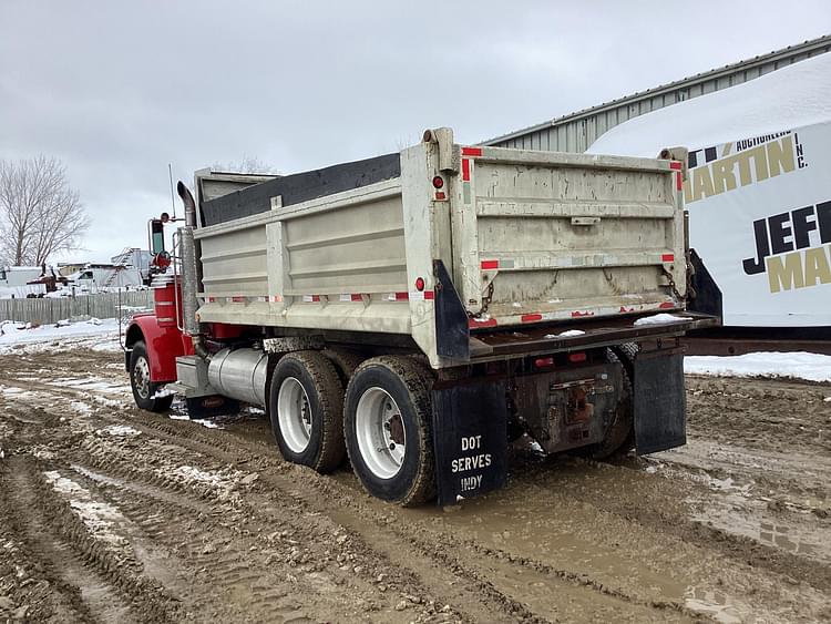 Main image Peterbilt 382 7