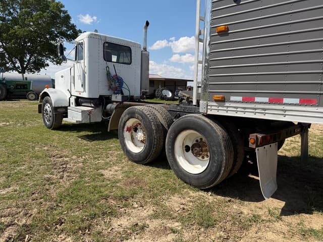 Image of Peterbilt 587 equipment image 3