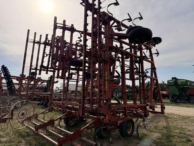 Image of Sunflower 5551 equipment image 4