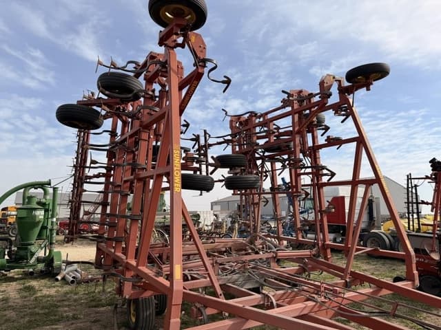 Image of Sunflower 5551 equipment image 1