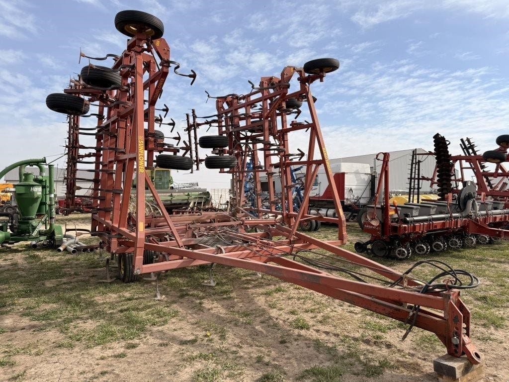 1987 Sunflower 5551 Equipment Image0