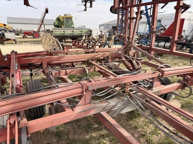 Image of Sunflower 5551 equipment image 3