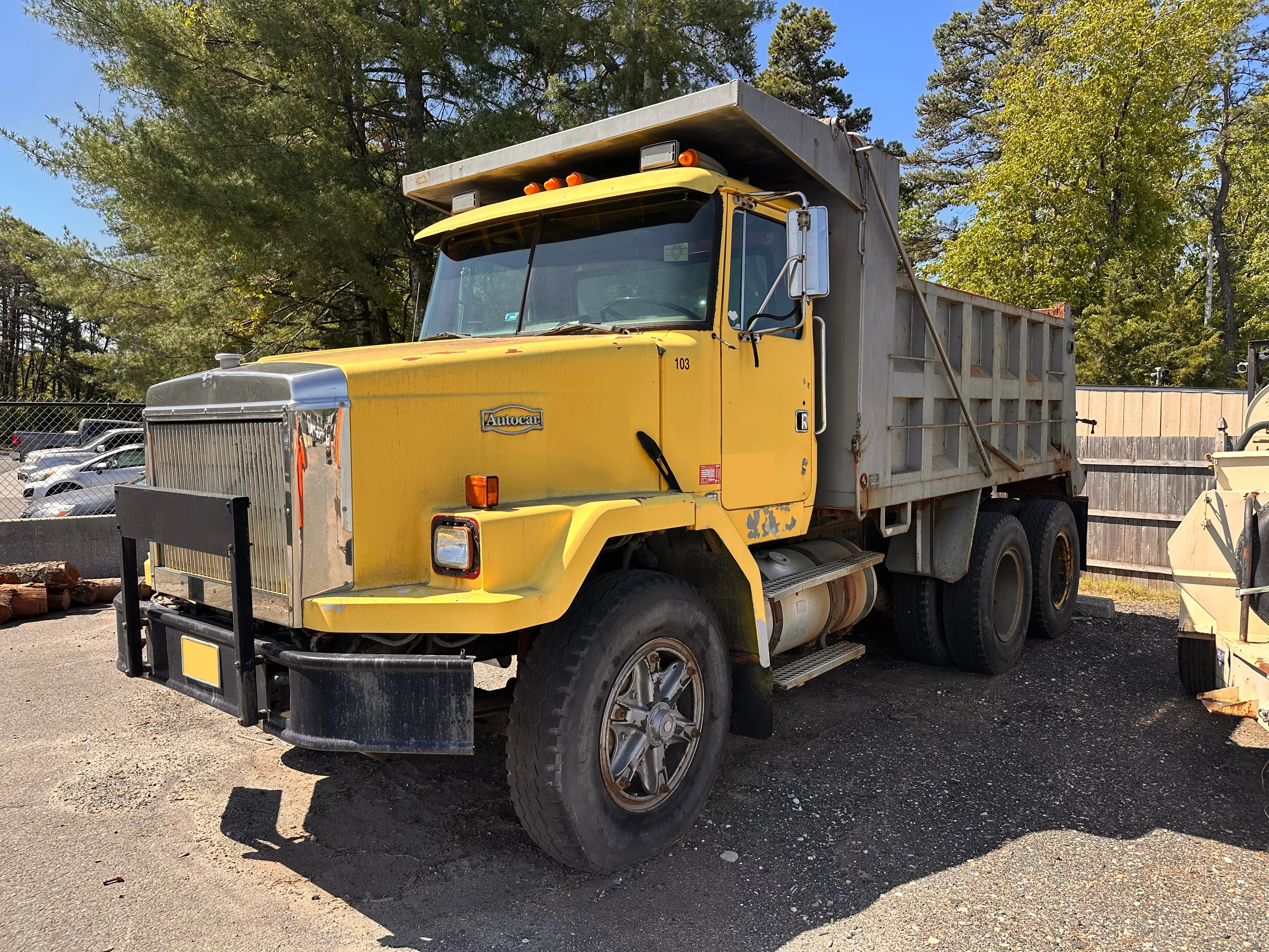 1988 Autocar DK64B Equipment Image0