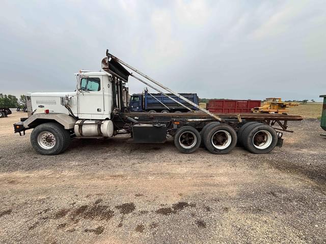 Image of Autocar Undetermined equipment image 4