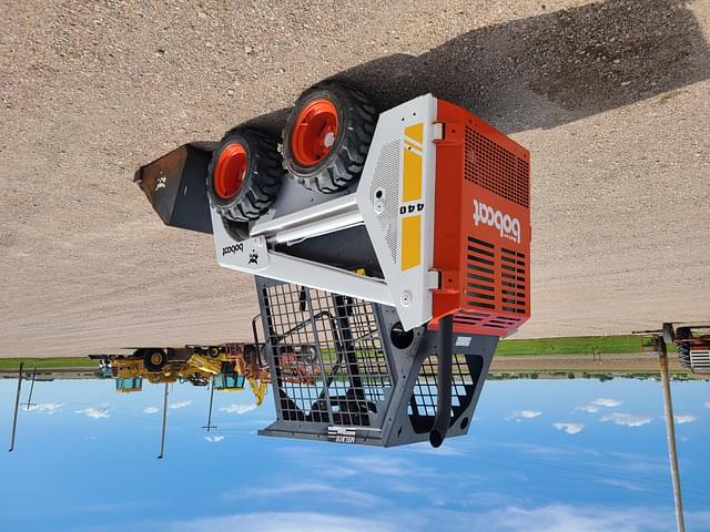 Image of Bobcat 440 equipment image 2