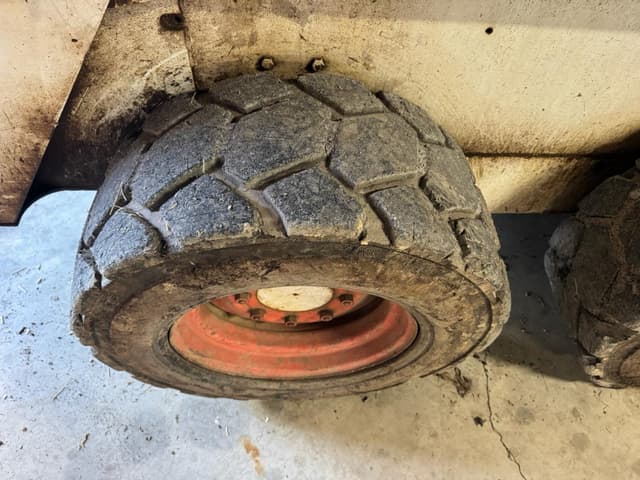 Image of Bobcat 843 equipment image 4