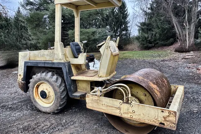 Image of Bomag BW142 equipment image 4