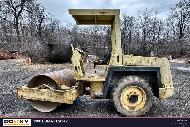 Image of Bomag BW142 equipment image 2