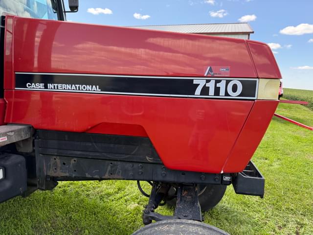 Image of Case IH 7110 equipment image 4