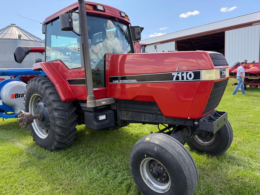 Image of Case IH 7110 Primary image