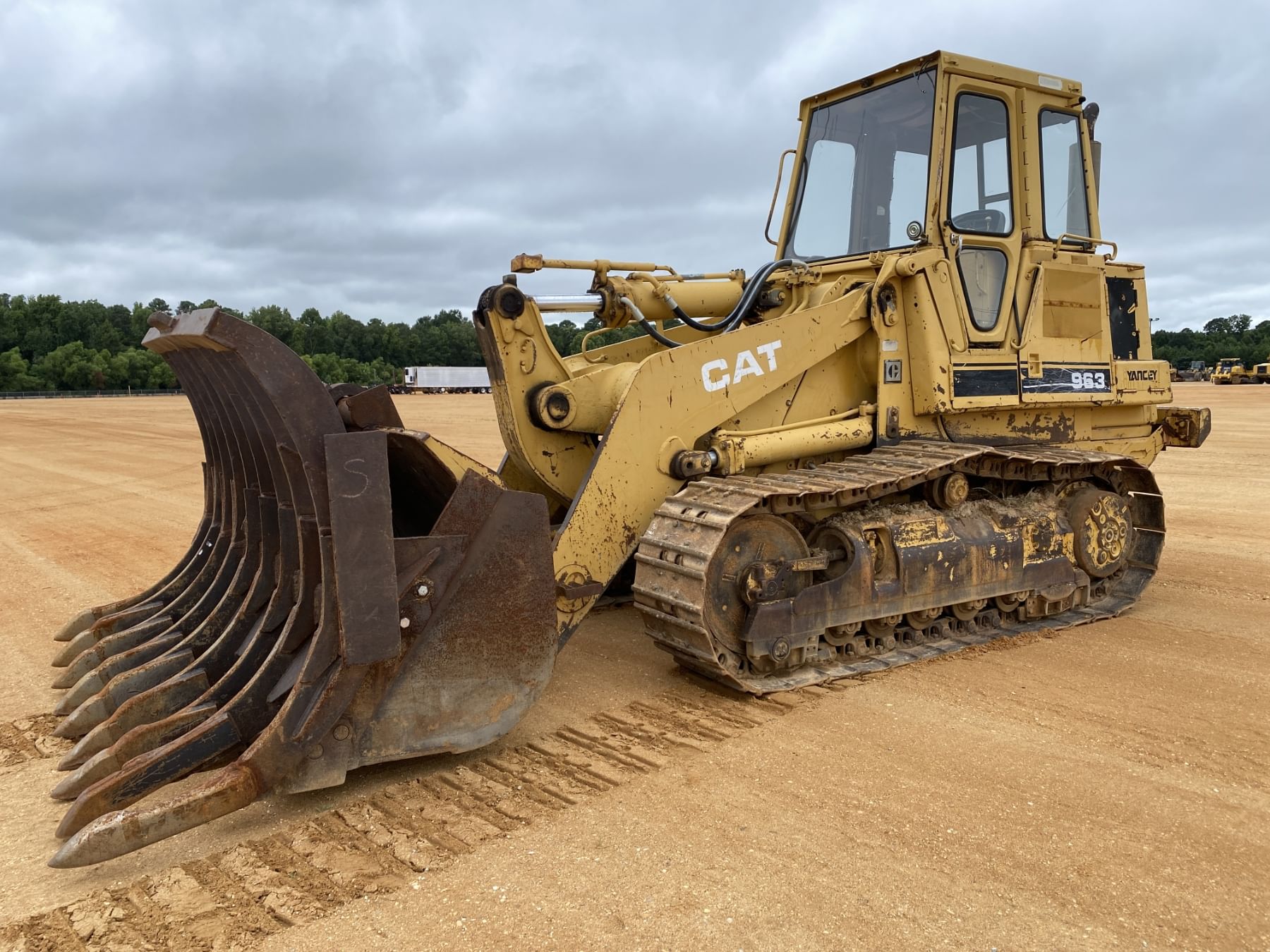 Main image Caterpillar 963