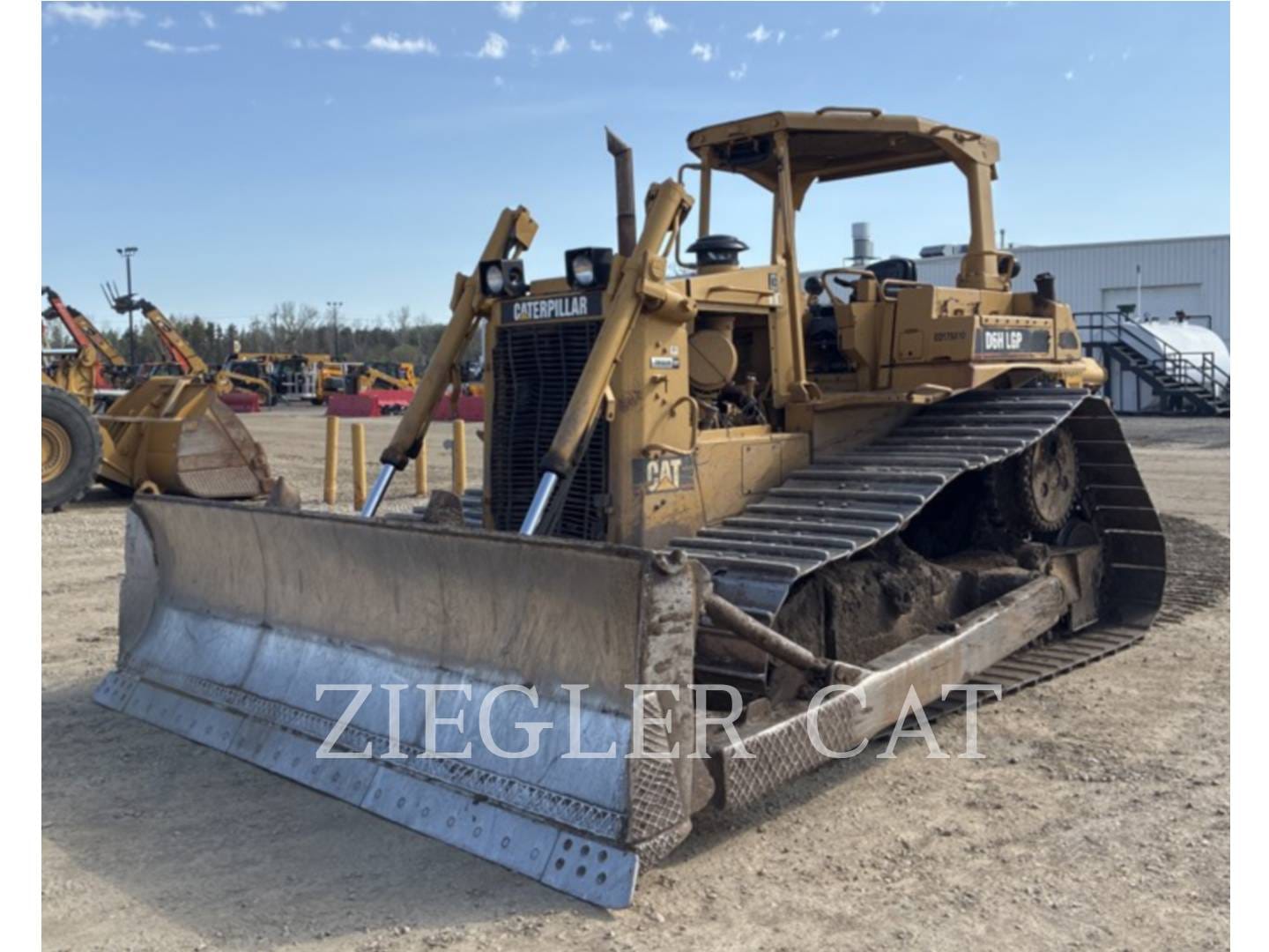 1988 Caterpillar D6H Equipment Image0