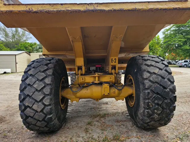 Image of Caterpillar D25C equipment image 4